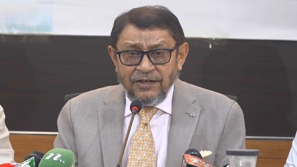 ডাক্তার ও স্বাস্থ্যকর্মীদের কড়া বার্তা স্বাস্থ্যমন্ত্রীর