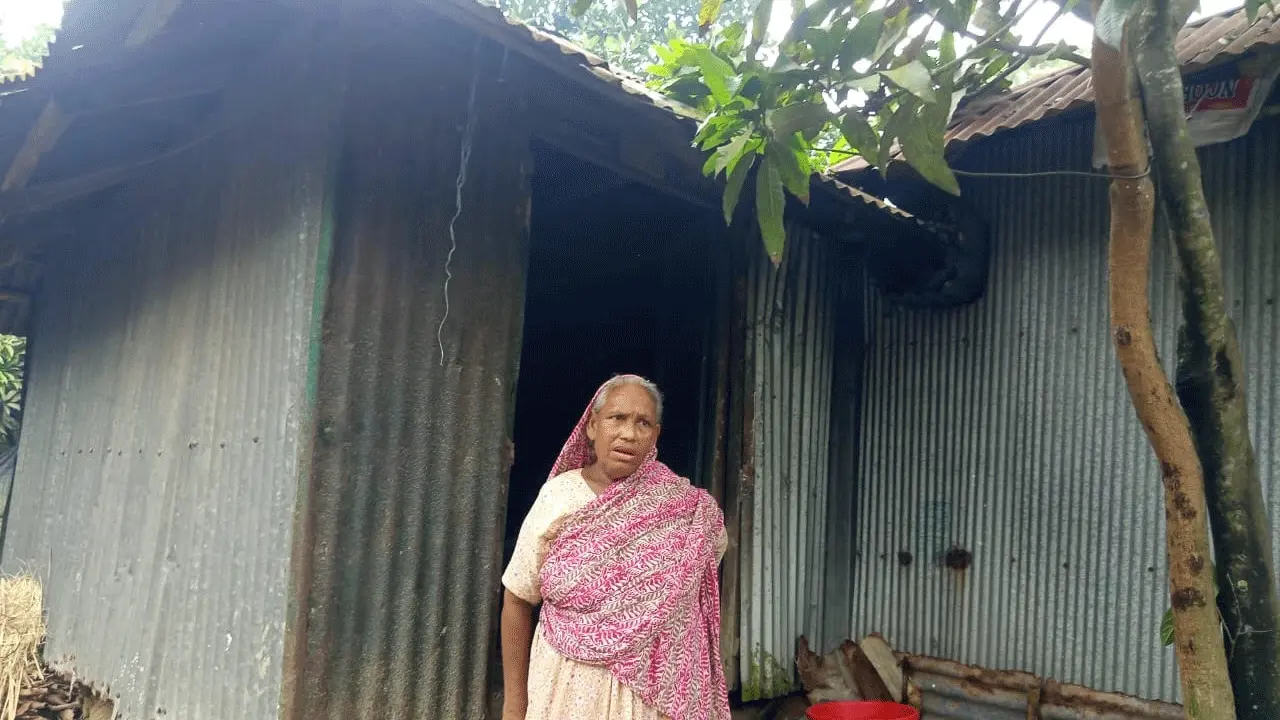 ‘নিরাপদ ঘর’ স্বপ্নই থেকে যাবে স্বামী ও সন্তানহীন মুর্শিদা বেগমের?