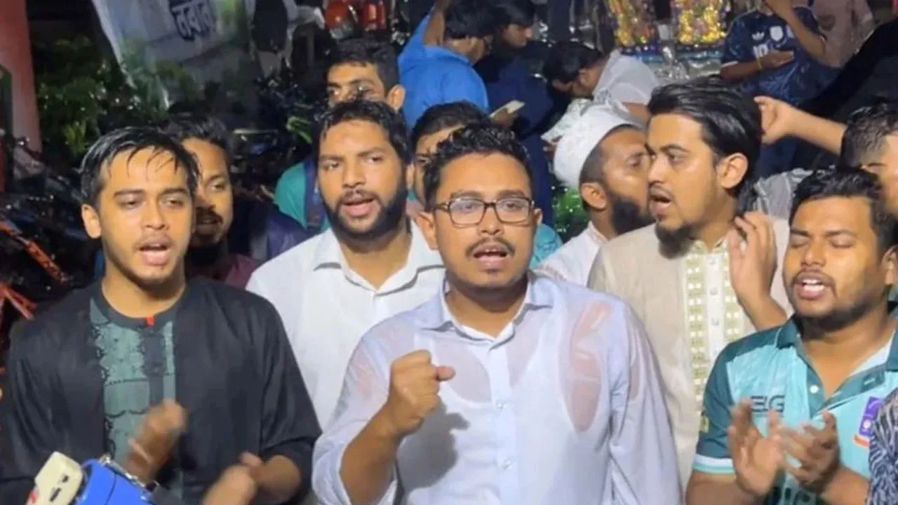 এনটিআরসিএর নিয়োগব্যবস্থা বহালের দাবিতে ডাকসুর বিক্ষোভ