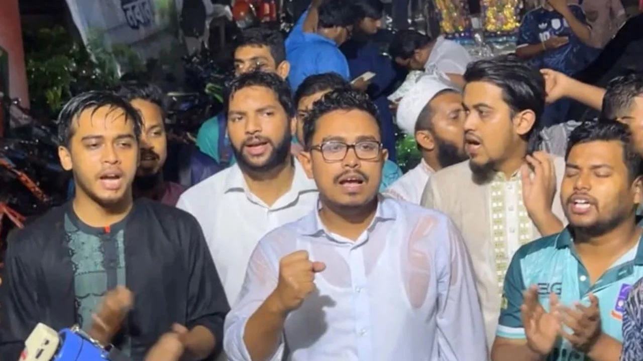 এনটিআরসিএর নিয়োগব্যবস্থা বহালের দাবিতে ডাকসুর বিক্ষোভ