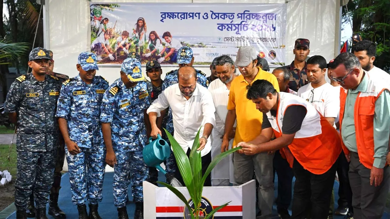 সেন্টমার্টিনে কোস্ট গার্ডের তত্ত্বাবধানে বৃক্ষরোপণ কর্মসূচির উদ্বোধন করলেন পরিবেশ প্রতিমন্ত্রী