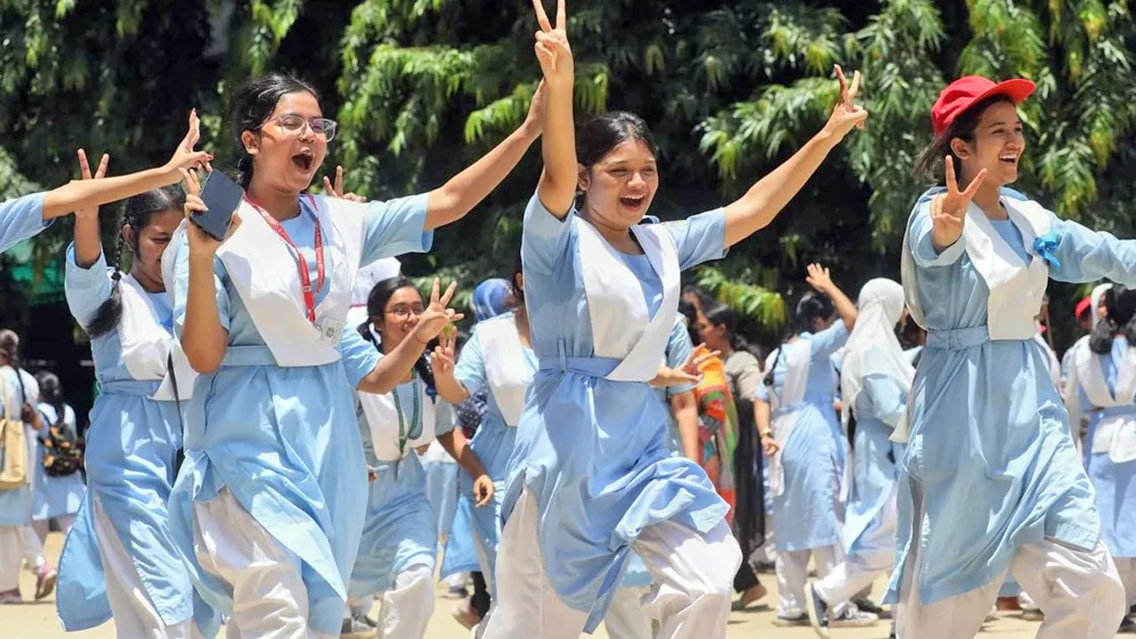 এসএসসি ফলে জিপিএ-৫ কমেছে ২২ হাজার ৩৫৬ জন