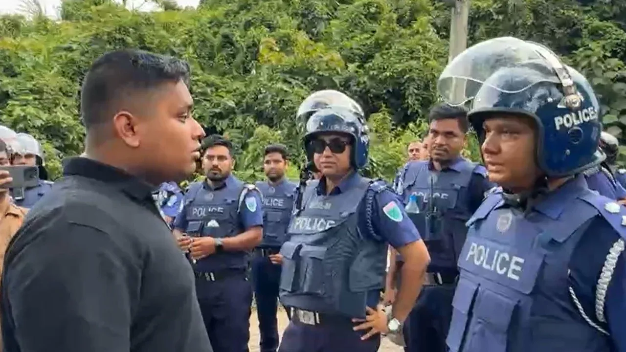 পুলিশও হবেন, দলীয় এজেন্ডাও বাস্তবায়ন করবেন