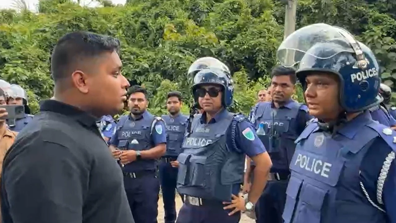 পুলিশও হবেন, দলীয় এজেন্ডাও বাস্তবায়ন করবেন