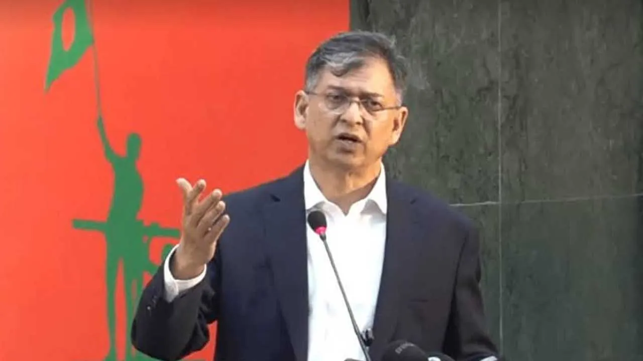 শেখ হাসিনাকে অস্থিতিশীলতার সুযোগ দিয়ে বন্ধুত্ব চাওয়া ভারতের দ্বিমুখী আচরণ : স্বরাষ্ট্রমন্ত্রী