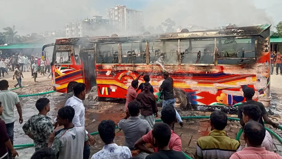 কালিয়াকৈরে দাঁড়িয়ে থাকা বাসে আগুন