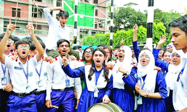 ১৯ বছরে সর্বনিম্ন পাস