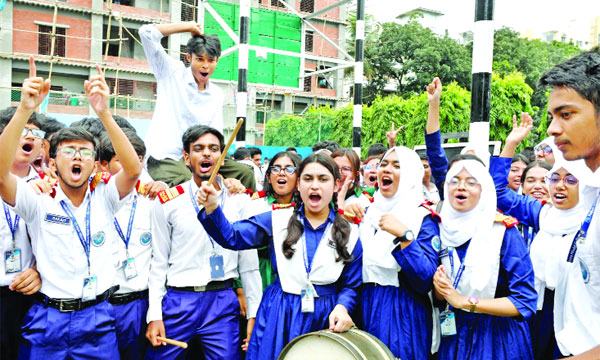 ১৯ বছরে সর্বনিম্ন পাস